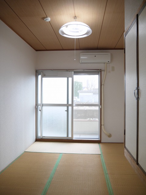 Other room space. Japanese-style room (1)