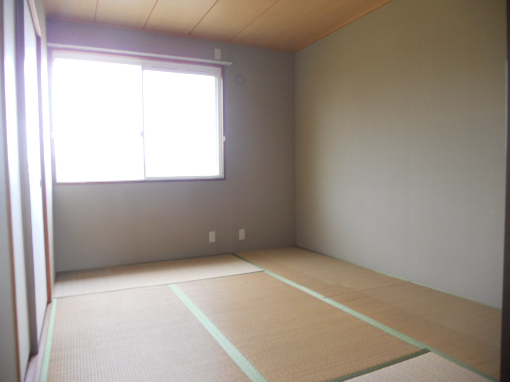 Living and room. North face Japanese-style room 6 quires