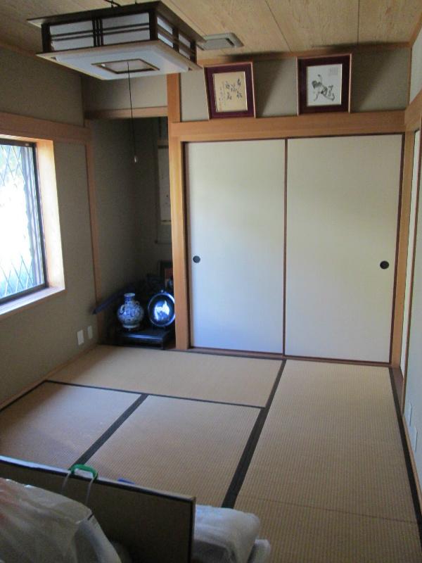 Non-living room. Alcove of a calm Japanese-style room