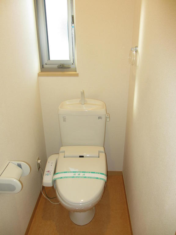 Toilet. (* ^ ▽ ^ *) (* ^ ▽ ^ *) (* ^ ▽ ^ *)