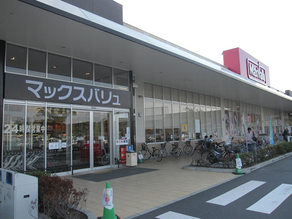 Shopping centre. 1400m until the ion Town Mizushima