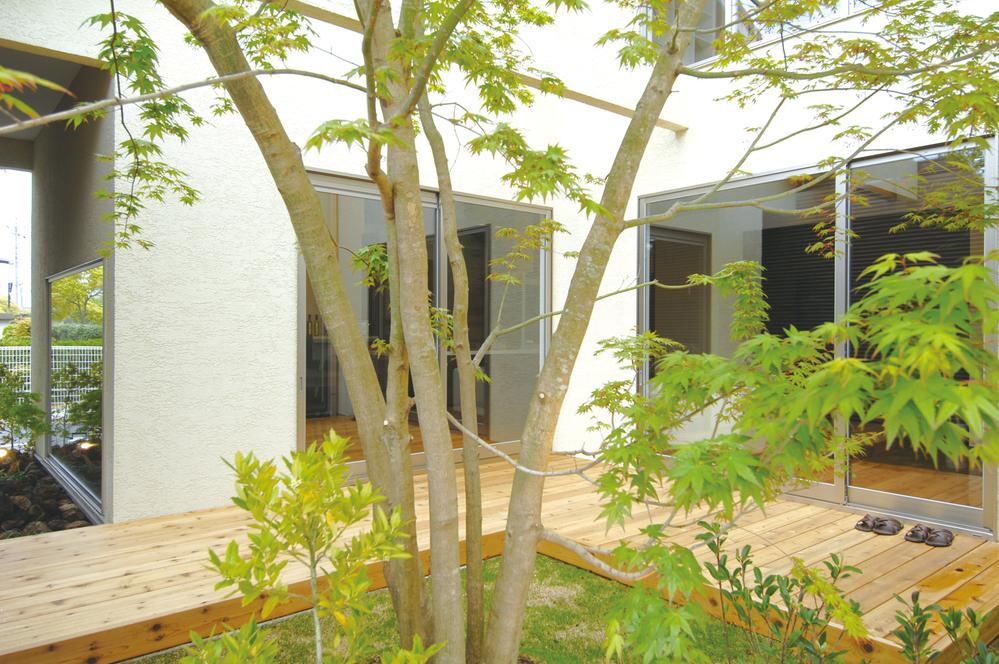 Model house photo. Kojima exhibition hall wood deck (March 2011)
