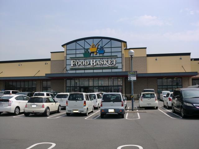 Supermarket. Nishina food basket Nakase store up to (super) 717m