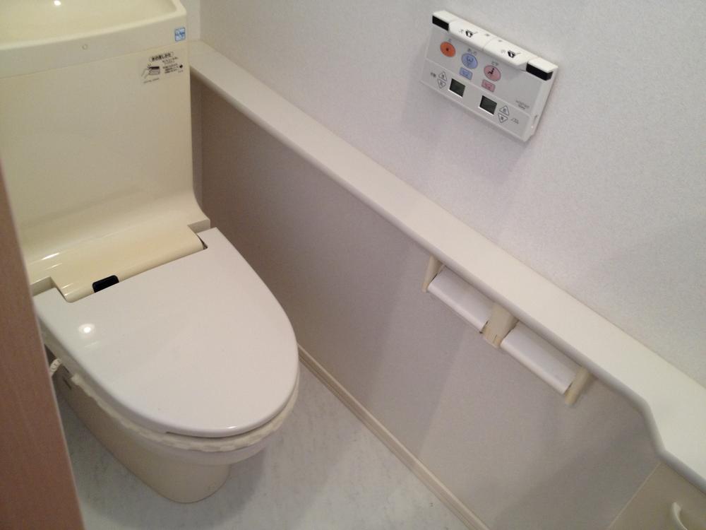 Toilet. Indoor (12 May 2013) Shooting