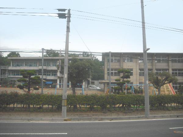 Primary school. Middle. Until the elementary school 2240m