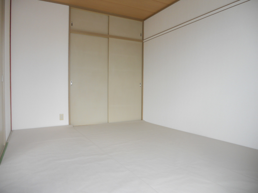 Other room space. Japanese-style room is 6 quires ☆ It covered with a sheet of prevention 彡 sunburn.