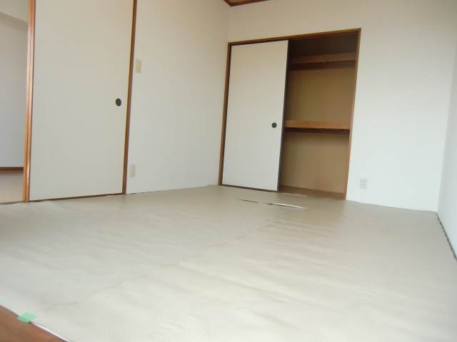 Other room space. Wide storage of Japanese-style room ☆