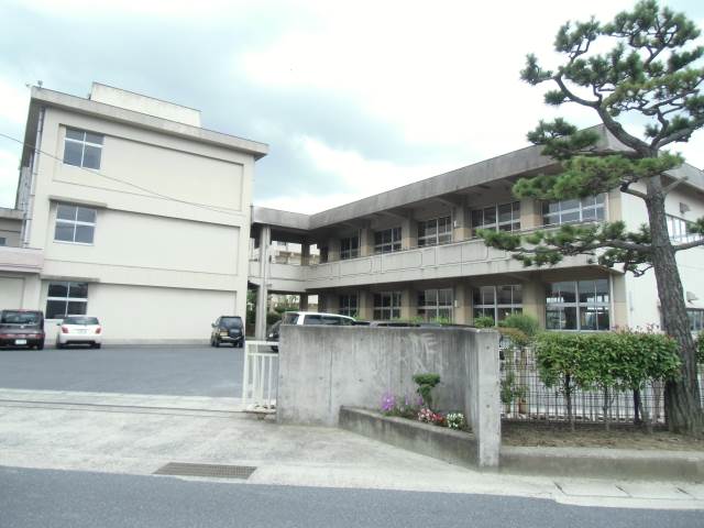 Junior high school. 822m to Kurashiki Tatsukita junior high school (junior high school)