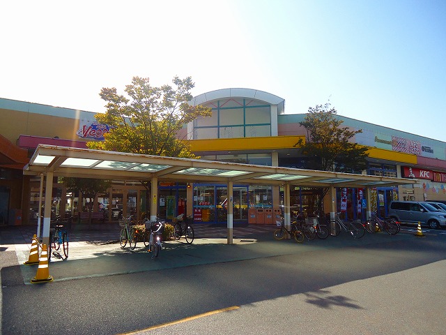 Supermarket. 1228m to Sanyo Marunaka new Kurashiki store (Super)