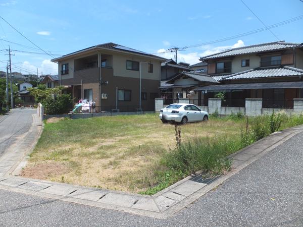 Local land photo. Southeast corner lot