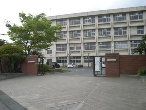Junior high school. 338m to Kurashiki Municipal Kurashiki first junior high school