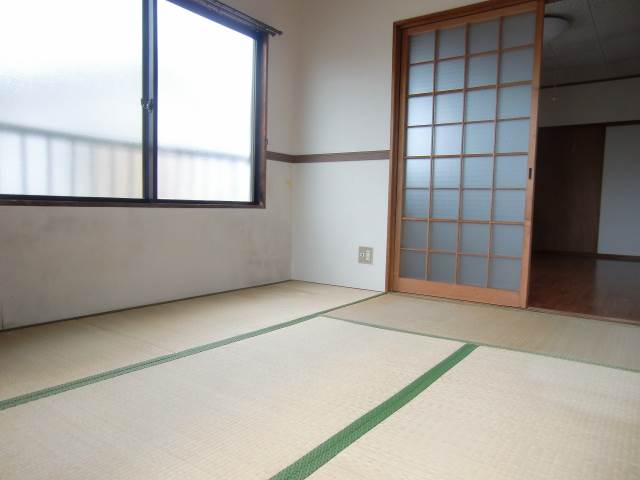 Other room space. Sunny Japanese-style room on the south-facing ☆