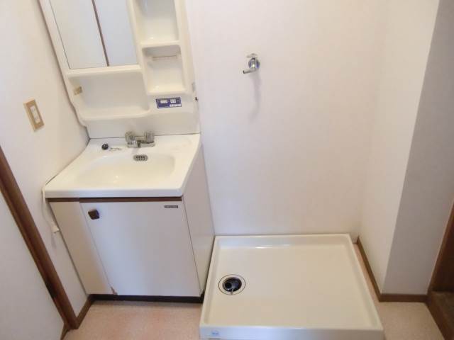 Washroom. Independent wash ・ Indoor laundry Storage ☆