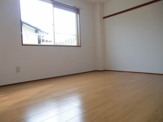 Other room space. Bright Western-style ☆