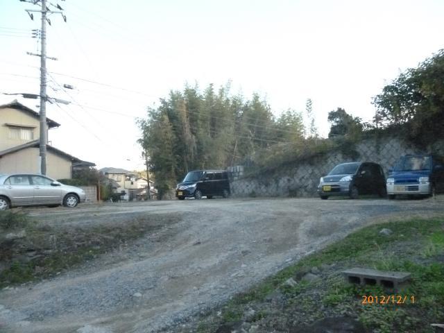 Local photos, including front road. Local (12 May 2012) shooting