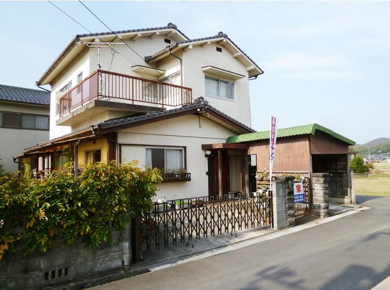 Local appearance photo. There are over land 67 square meters, The garden is also wide ☆