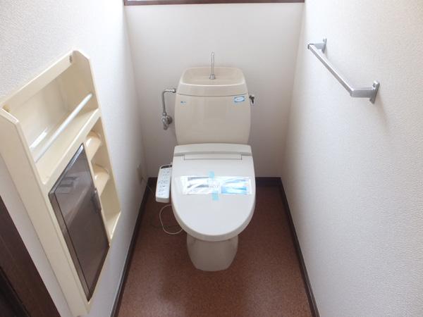 Toilet. 1F toilet