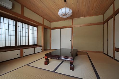 Non-living room. It is nicely calm Japanese-style room