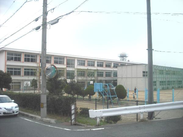 Primary school. Akasaki to elementary school 160m