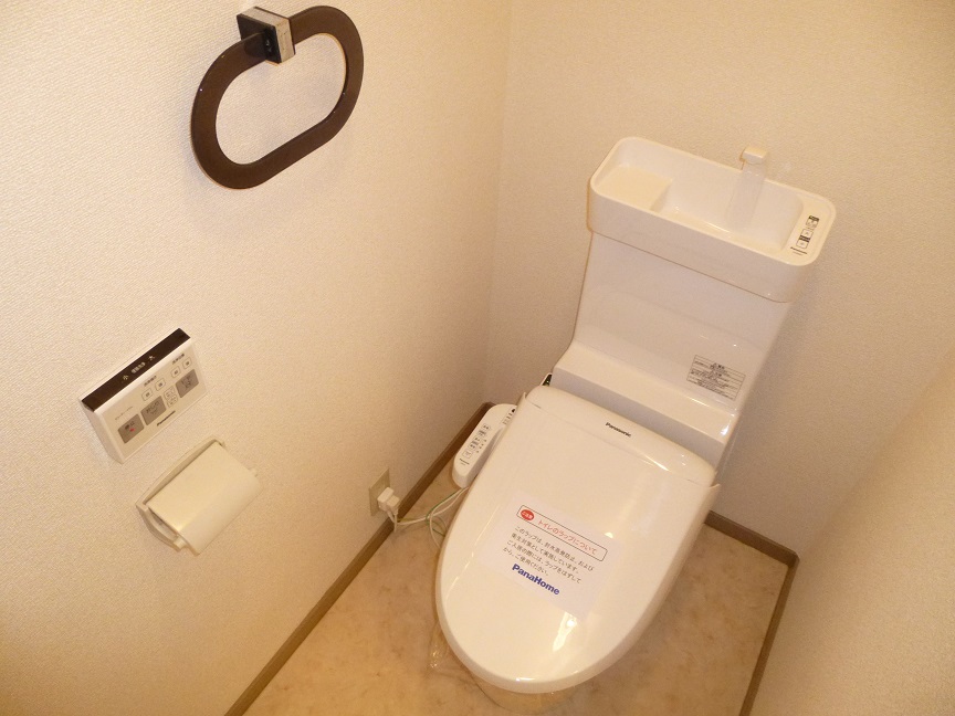 Toilet. Bidet with toilet (^^)