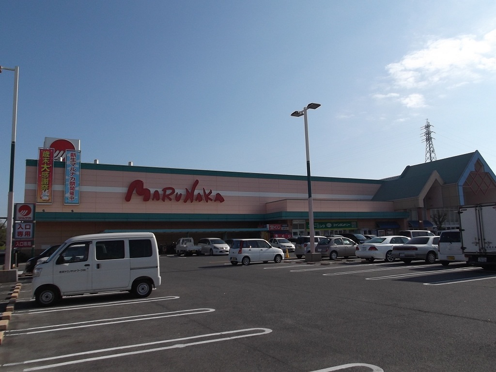 Supermarket. 500m to Sanyo Marunaka (super)