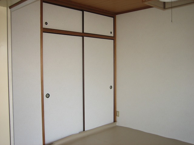 Receipt. Storage of Japanese-style room