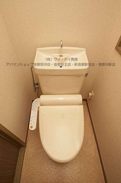 Toilet. Hot water washer toilet seat! !