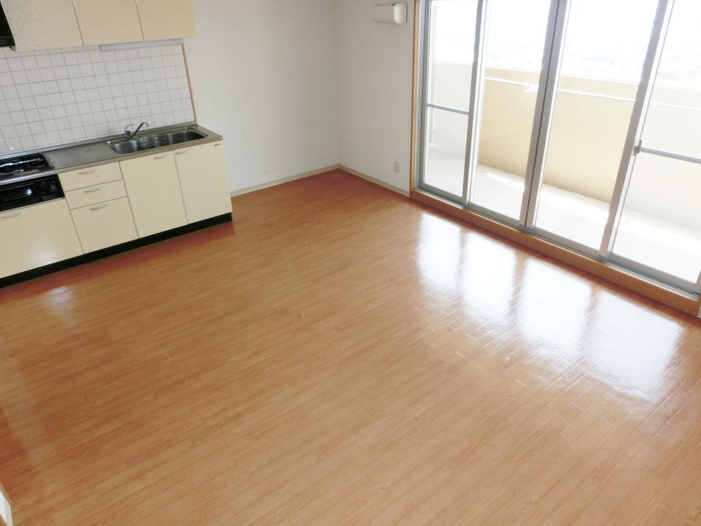 Living and room. (* ^ 0 ^ *) spacious 13 Pledge ☆