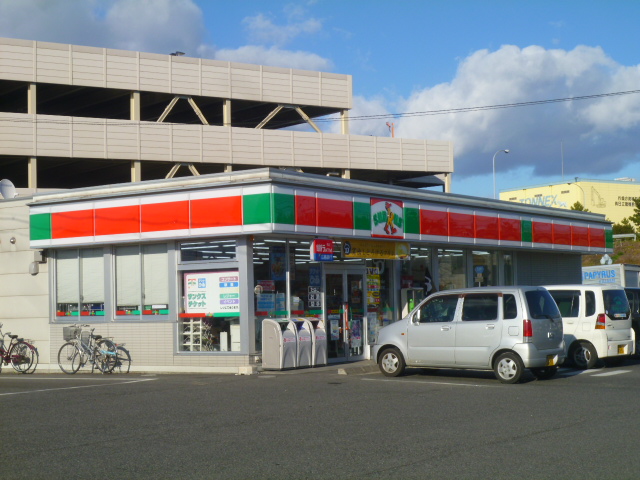 Convenience store. Thanks Kurashiki middle. Store up (convenience store) 424m