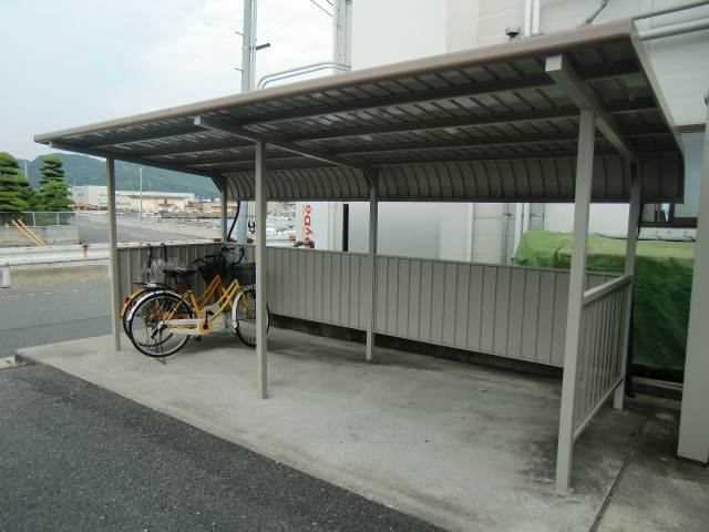 Other common areas. With bicycle parking roof ☆