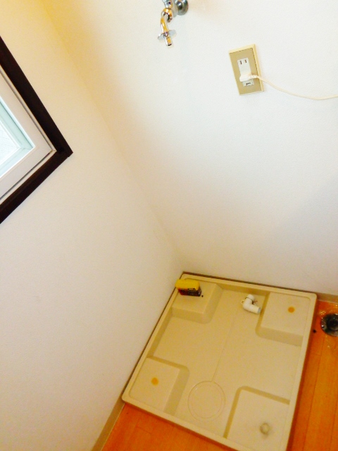 Washroom. It is indoor washing machine storage (^ o ^) 丿