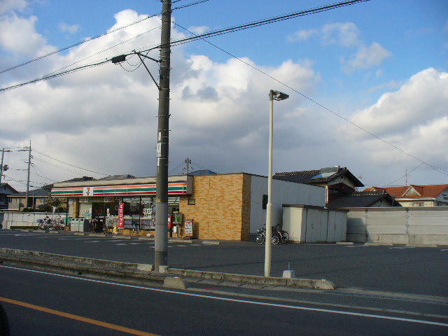 Convenience store. Seven-Eleven Kurashiki Tamashimauwanari store up (convenience store) 681m