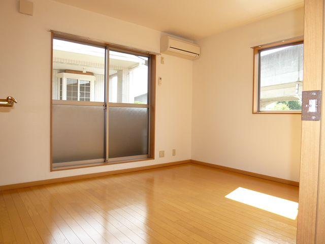 Living and room. Western is a 7-tatami rooms!