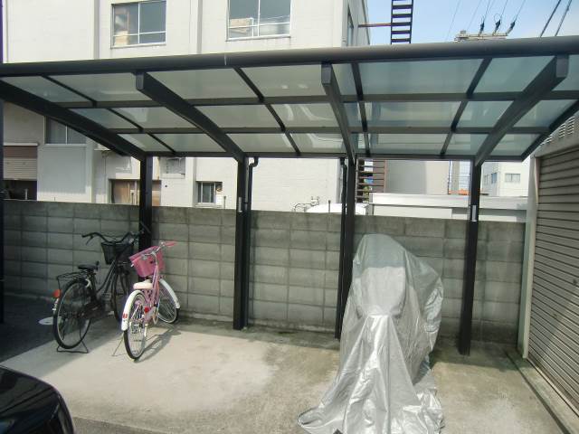 Other common areas. Bicycle parking is roofed ☆