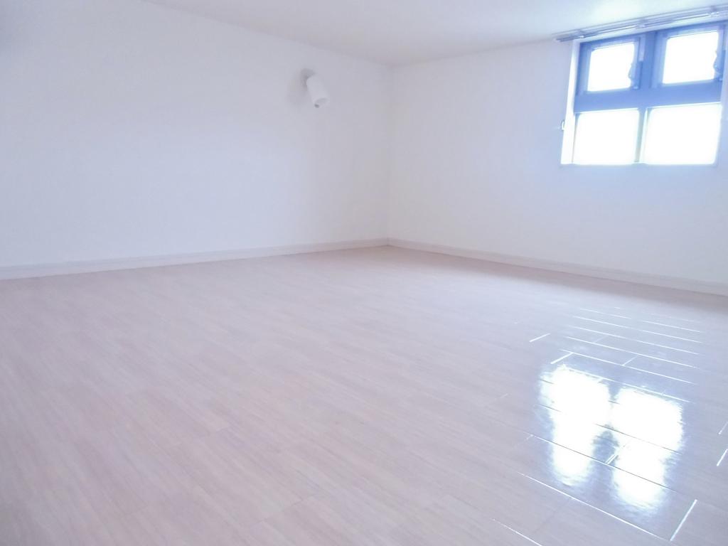 Other room space. Loft space