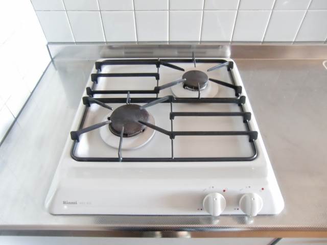 Kitchen. Two-burner stove with