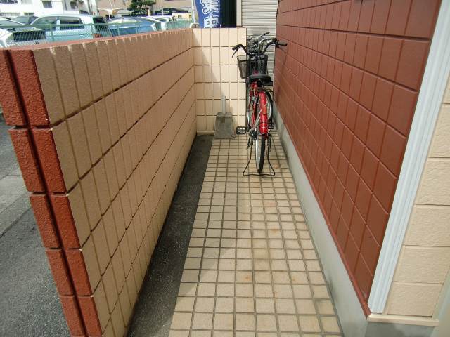 Other common areas. Bicycle-parking space ☆