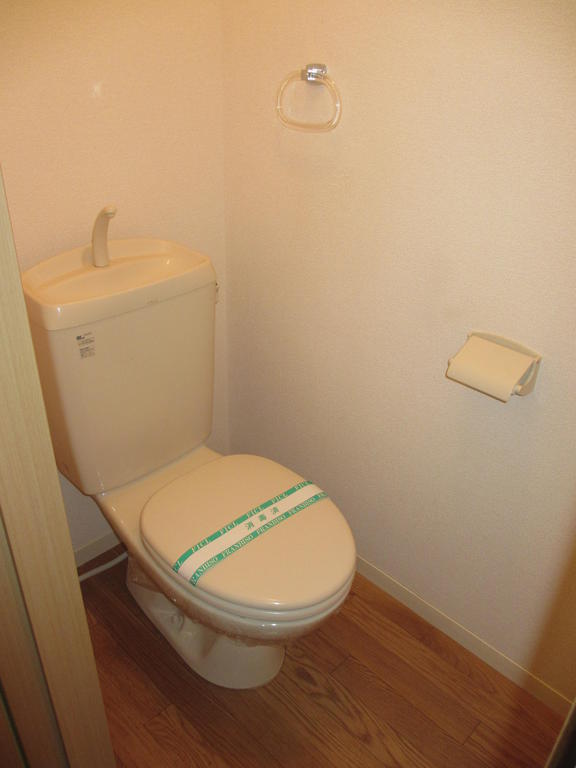 Toilet. (* ^ ▽ ^ *) (* ^ ▽ ^ *) (* ^ ▽ ^ *)