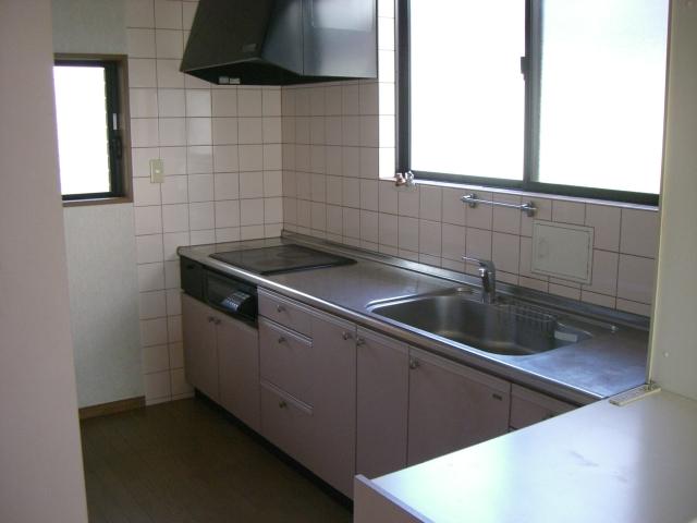 Kitchen. With counter