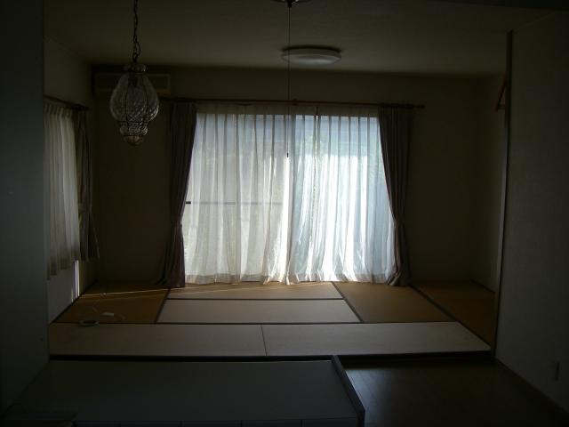 Living. So just put the tatami on top of the flooring, Get rid of in the case of unnecessary. 