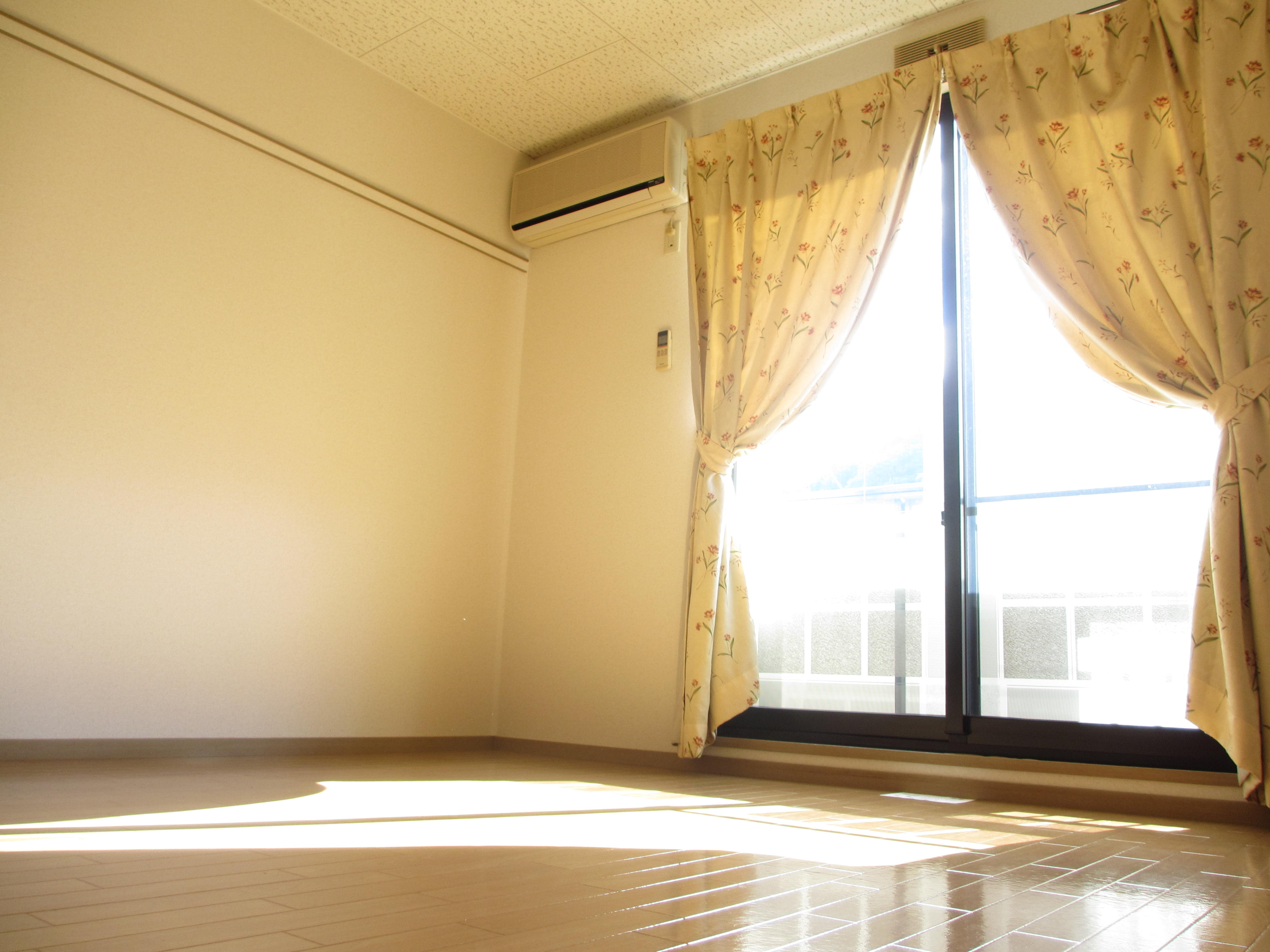 Living and room. (* ^ ▽ ^ *) (* ^ ▽ ^ *) (* ^ ▽ ^ *)