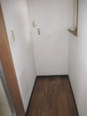 Washroom. Is Indoor Laundry Area ☆