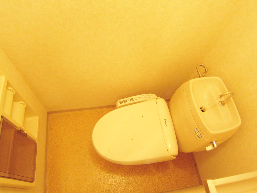 Toilet. (O⌒∇⌒o) (o⌒∇⌒o) (o⌒∇⌒o) (o⌒∇⌒o)