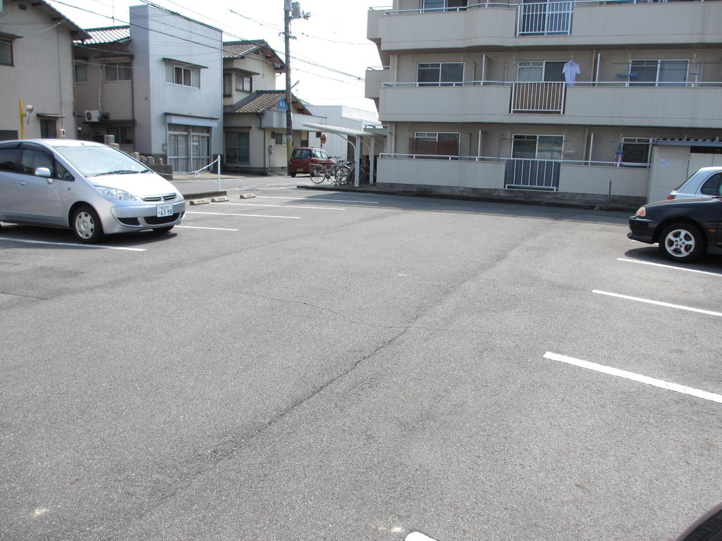 Parking lot. (* ⌒O⌒ *) (* ⌒O⌒ *)