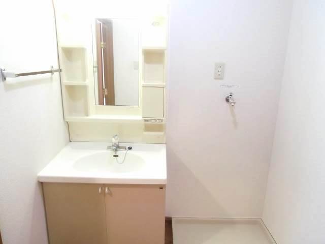 Washroom.  ◆ Shampoo Dresser & Indoor Laundry Area ◆