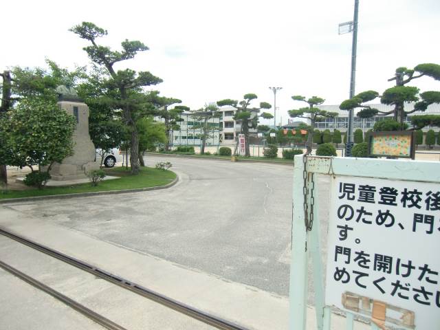 Primary school. Kurashiki Nishiachi to elementary school (elementary school) 418m