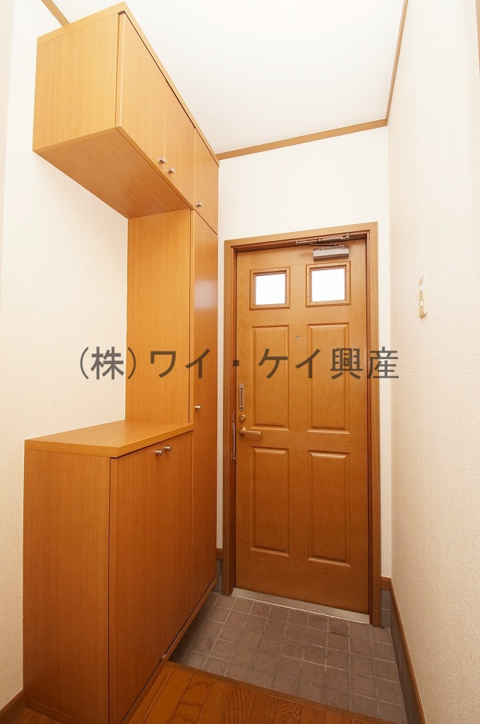 Entrance. Pat entrance storage ☆