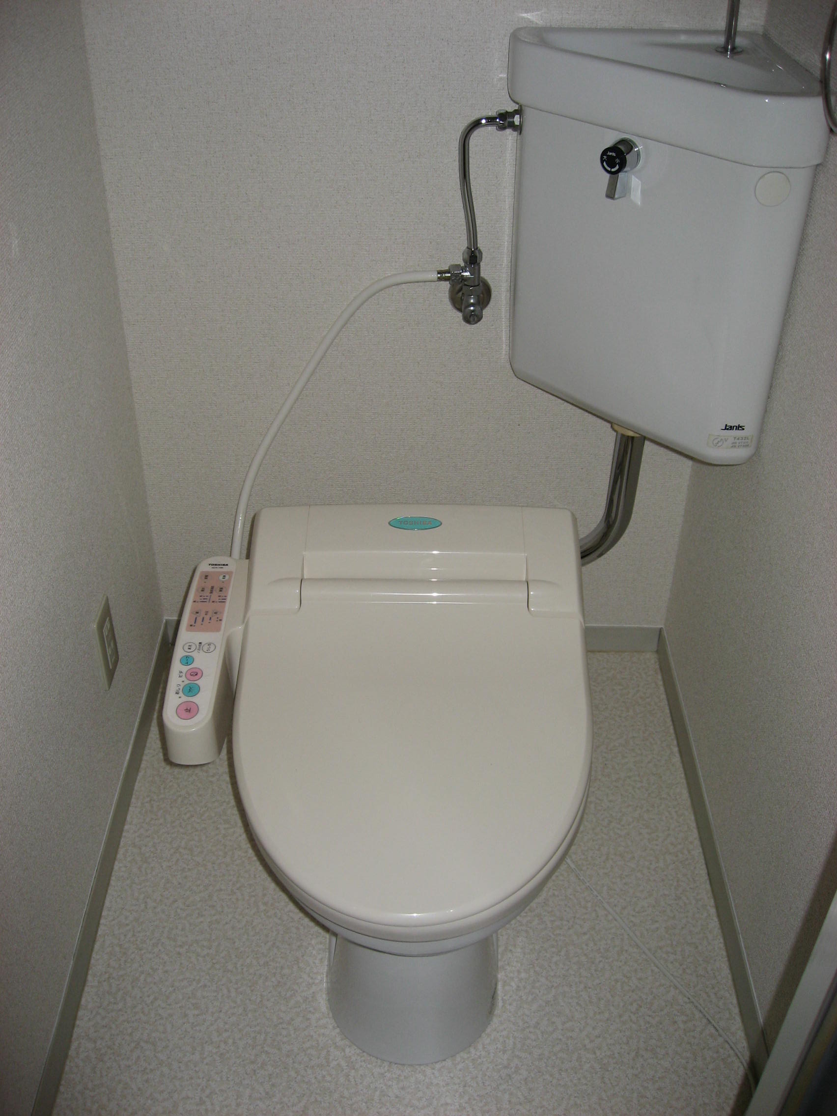 Toilet. Washlet equipped !!