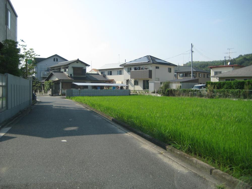 Local photos, including front road. From southwest