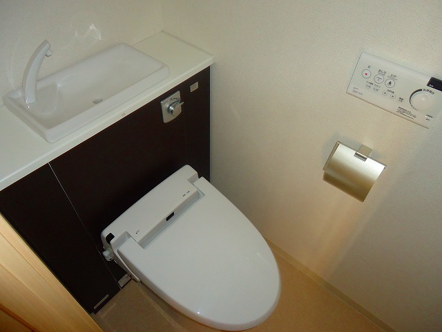 Toilet.  ※ The image is a thing of the same property by room. 